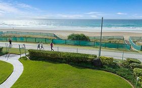 Absolute Beachfront 3Br Apartment Ocean Views Pool Spa & Tennis Court